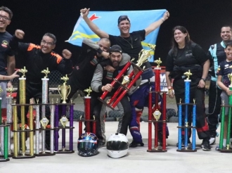 Aruba y Corsow a bataya den caredanan di karting